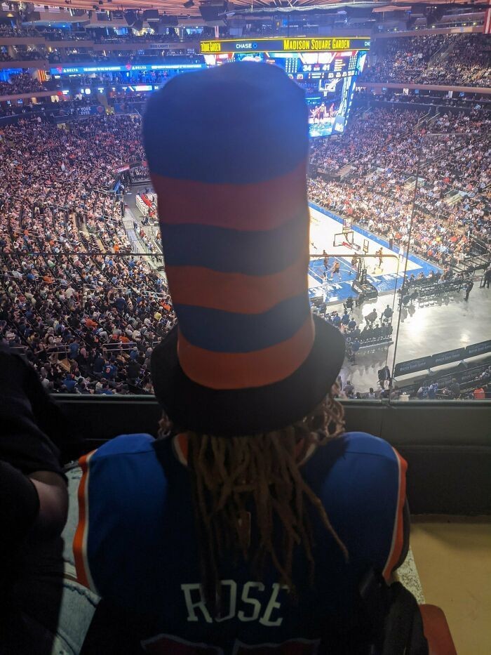 Kejadian Apes Saat Nonton Pertandingan di Stadion Ini Bikin Ngakak